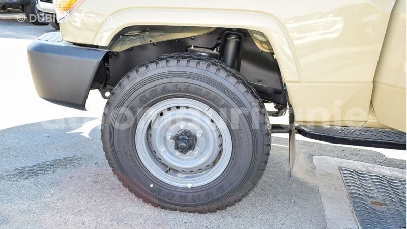 Big with watermark toyota land cruiser adrar import dubai 2712