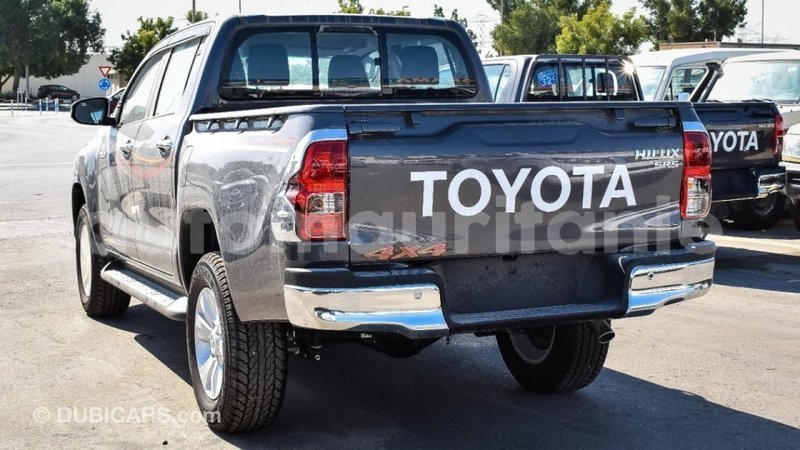 Big with watermark toyota hilux adrar import dubai 2721
