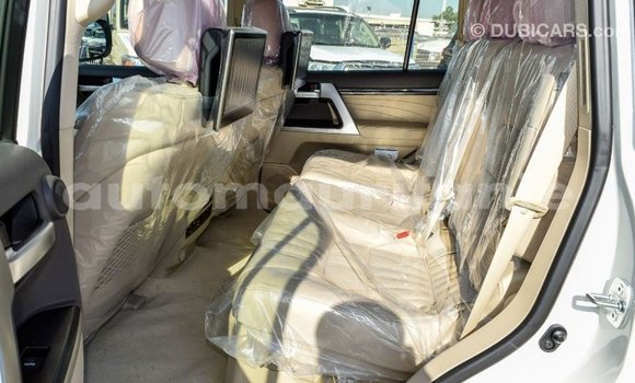 Acheter Import Voiture Toyota Land Cruiser Blanc à Import - Dubai, Adrar Acheter Import Voiture Toyota Land Cruiser Blanc à Import - Dubai, Adrar