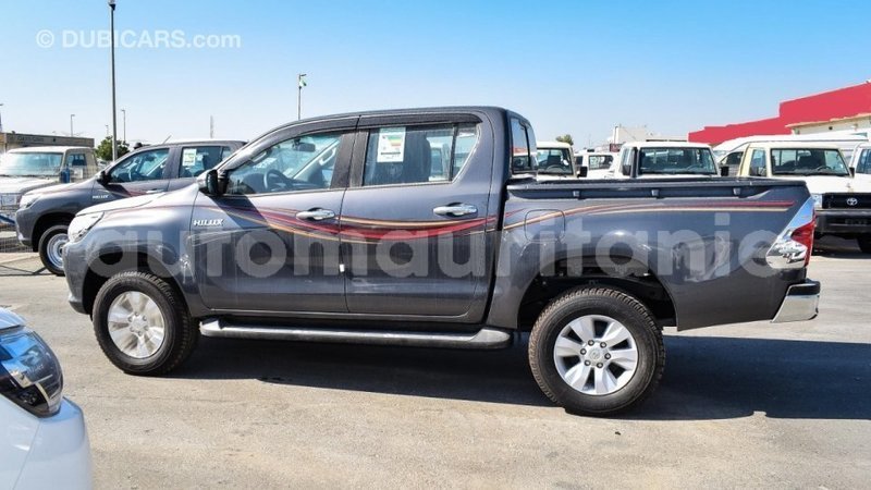 Big with watermark toyota hilux adrar import dubai 2723
