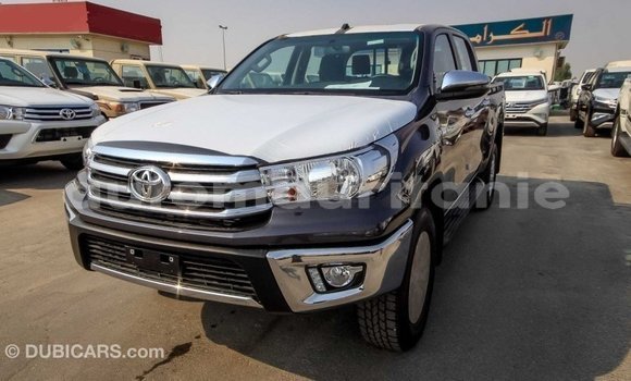 Acheter Import Voiture Toyota Hilux Noir à Import - Dubai, Adrar Acheter Import Voiture Toyota Hilux Noir à Import - Dubai, Adrar