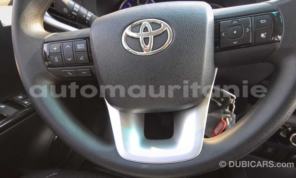 Acheter Import Voiture Toyota Hilux Noir à Import - Dubai, Adrar Acheter Import Voiture Toyota Hilux Noir à Import - Dubai, Adrar
