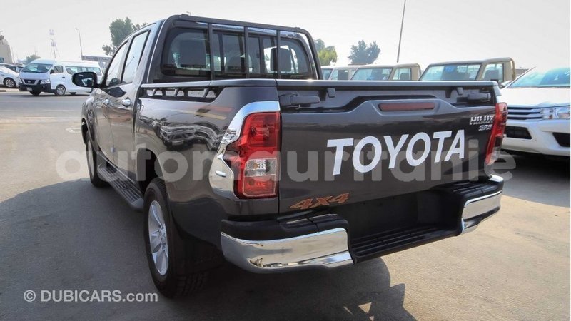 Big with watermark toyota hilux adrar import dubai 2724