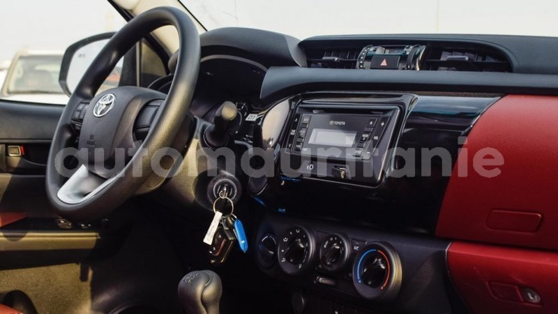 Big with watermark toyota hilux adrar import dubai 2725