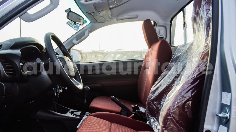 Big with watermark toyota hilux adrar import dubai 2725