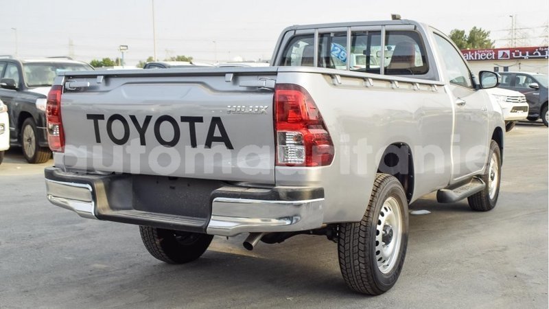 Big with watermark toyota hilux adrar import dubai 2725