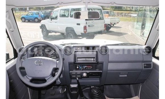 Buy Import Toyota Land Cruiser White Car in Import - Dubai in Adrar Buy Import Toyota Land Cruiser White Car in Import - Dubai in Adrar