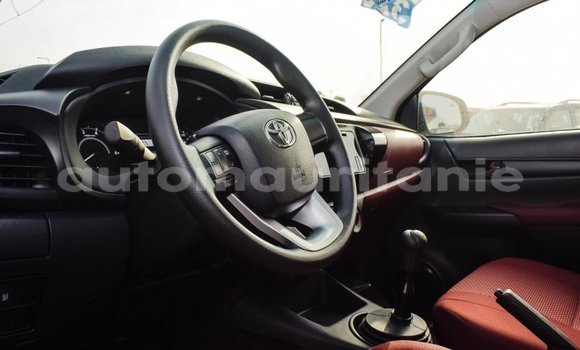 Acheter Import Voiture Toyota Hilux Blanc à Import - Dubai, Adrar Acheter Import Voiture Toyota Hilux Blanc à Import - Dubai, Adrar
