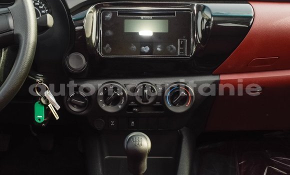 Acheter Import Voiture Toyota Hilux Blanc à Import - Dubai, Adrar Acheter Import Voiture Toyota Hilux Blanc à Import - Dubai, Adrar