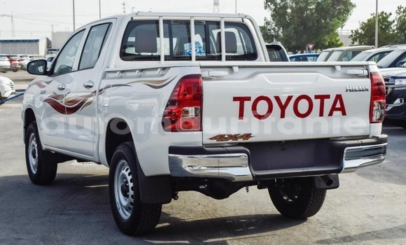 Acheter Import Voiture Toyota Hilux Blanc à Import - Dubai, Adrar Acheter Import Voiture Toyota Hilux Blanc à Import - Dubai, Adrar