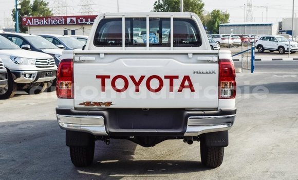 Acheter Import Voiture Toyota Hilux Blanc à Import - Dubai, Adrar Acheter Import Voiture Toyota Hilux Blanc à Import - Dubai, Adrar