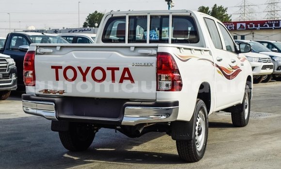Acheter Import Voiture Toyota Hilux Blanc à Import - Dubai, Adrar Acheter Import Voiture Toyota Hilux Blanc à Import - Dubai, Adrar