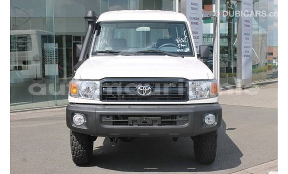 Buy Import Toyota Land Cruiser White Car in Import - Dubai in Adrar Buy Import Toyota Land Cruiser White Car in Import - Dubai in Adrar