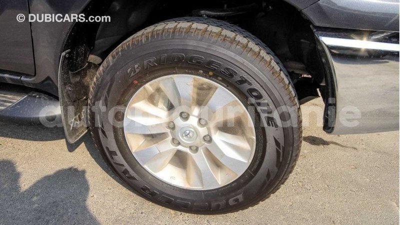 Big with watermark toyota hilux adrar import dubai 2745