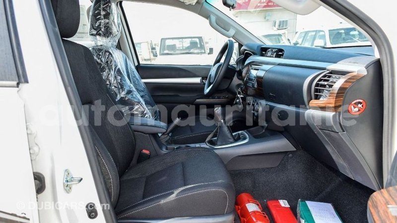 Big with watermark toyota hilux adrar import dubai 2748