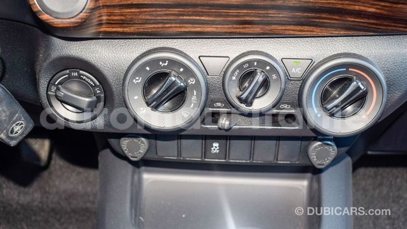 Big with watermark toyota hilux adrar import dubai 2748