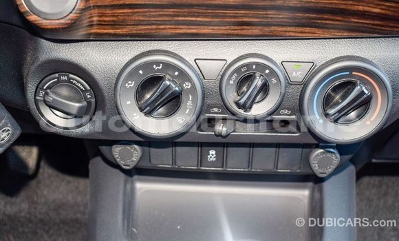 Acheter Import Voiture Toyota Hilux Blanc à Import - Dubai, Adrar Acheter Import Voiture Toyota Hilux Blanc à Import - Dubai, Adrar