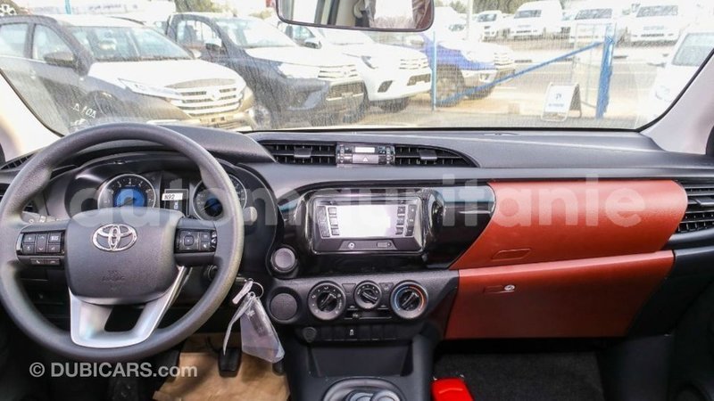 Big with watermark toyota hilux adrar import dubai 2751