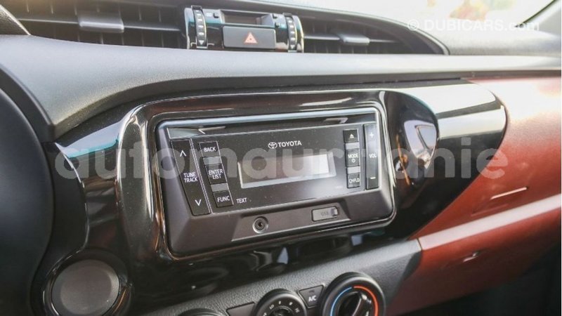 Big with watermark toyota hilux adrar import dubai 2751