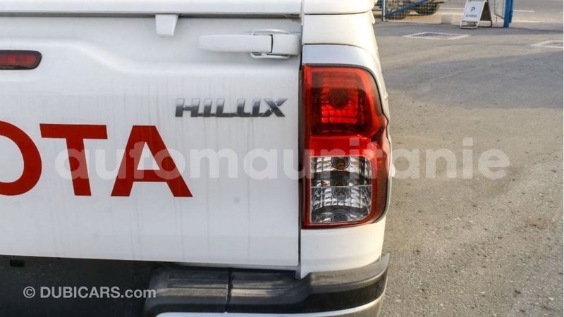 Big with watermark toyota hilux adrar import dubai 2751