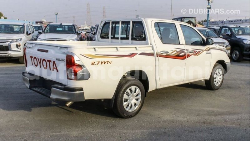 Big with watermark toyota hilux adrar import dubai 2751
