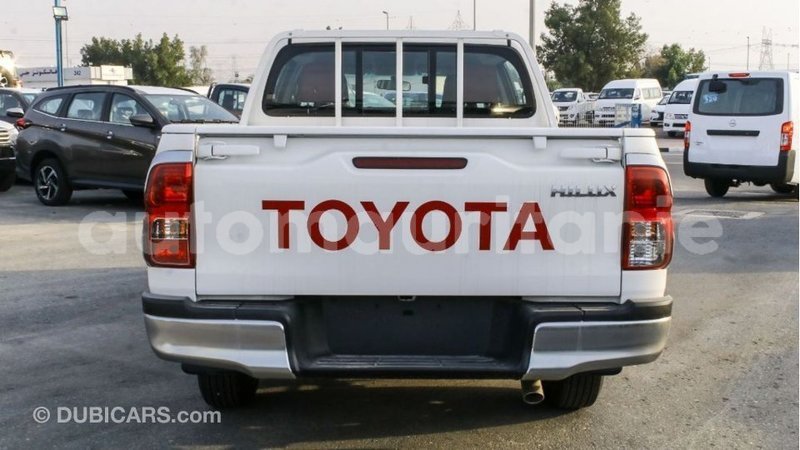 Big with watermark toyota hilux adrar import dubai 2751