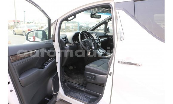 Buy Import Toyota Alphard White Car in Import - Dubai in Adrar Buy Import Toyota Alphard White Car in Import - Dubai in Adrar