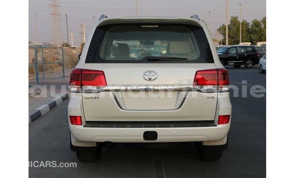 Buy Import Toyota Land Cruiser White Car in Import - Dubai in Adrar Buy Import Toyota Land Cruiser White Car in Import - Dubai in Adrar