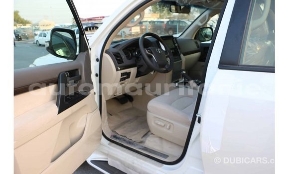 Buy Import Toyota Land Cruiser White Car in Import - Dubai in Adrar Buy Import Toyota Land Cruiser White Car in Import - Dubai in Adrar