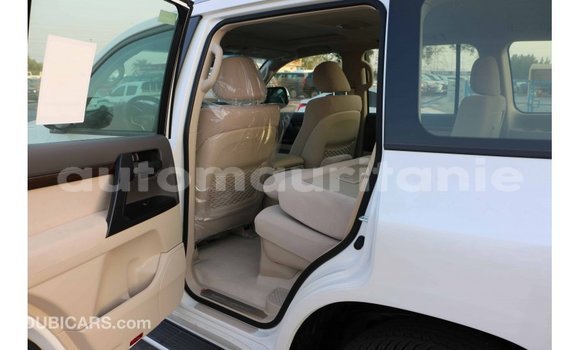 Buy Import Toyota Land Cruiser White Car in Import - Dubai in Adrar Buy Import Toyota Land Cruiser White Car in Import - Dubai in Adrar