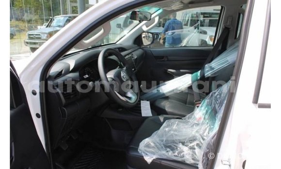 Acheter Import Voiture Toyota Hilux Blanc à Import - Dubai, Adrar Acheter Import Voiture Toyota Hilux Blanc à Import - Dubai, Adrar