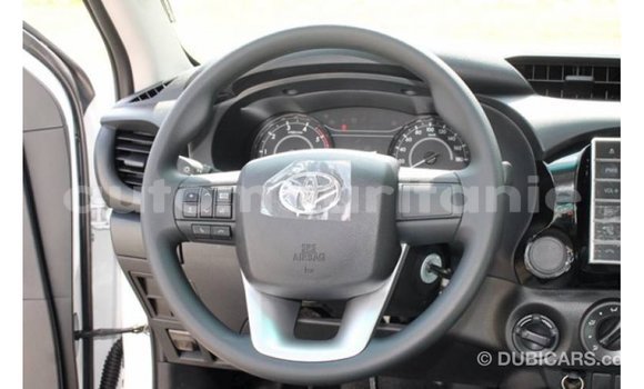 Acheter Import Voiture Toyota Hilux Blanc à Import - Dubai, Adrar Acheter Import Voiture Toyota Hilux Blanc à Import - Dubai, Adrar