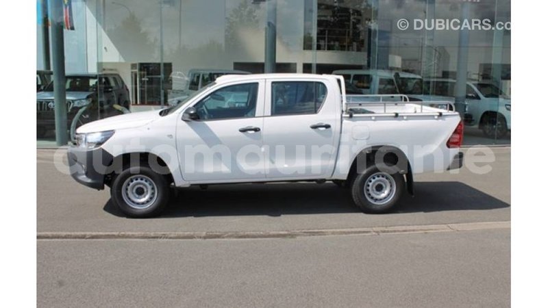 Big with watermark toyota hilux adrar import dubai 2760