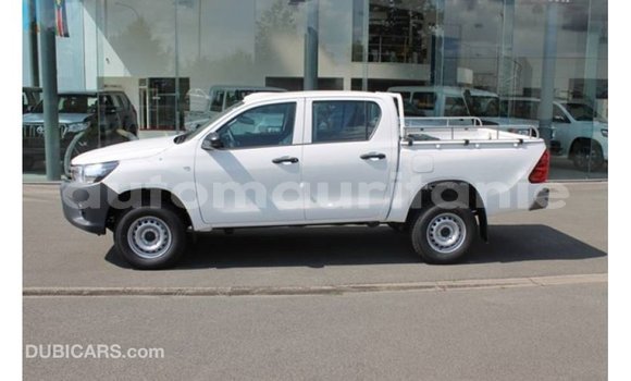Buy Import Toyota Hilux White Car in Import - Dubai in Adrar Buy Import Toyota Hilux White Car in Import - Dubai in Adrar