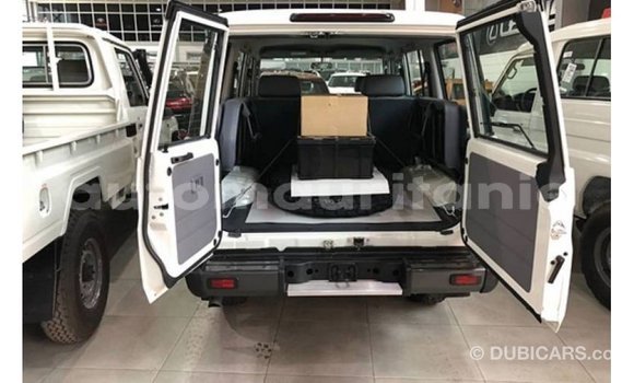 Buy Import Toyota Land Cruiser White Car in Import - Dubai in Adrar Buy Import Toyota Land Cruiser White Car in Import - Dubai in Adrar