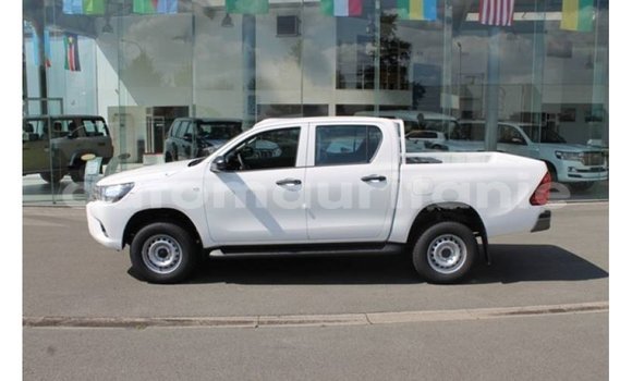 Buy Import Toyota Hilux White Car in Import - Dubai in Adrar Buy Import Toyota Hilux White Car in Import - Dubai in Adrar