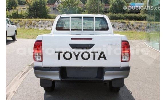 Buy Import Toyota Hilux White Car in Import - Dubai in Adrar Buy Import Toyota Hilux White Car in Import - Dubai in Adrar