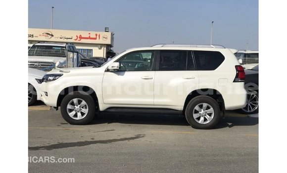 Acheter Import Voiture Toyota Prado Blanc à Import - Dubai, Adrar Acheter Import Voiture Toyota Prado Blanc à Import - Dubai, Adrar