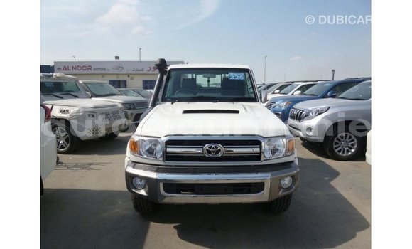 Acheter Import Voiture Toyota Land Cruiser Blanc à Import - Dubai, Adrar Acheter Import Voiture Toyota Land Cruiser Blanc à Import - Dubai, Adrar