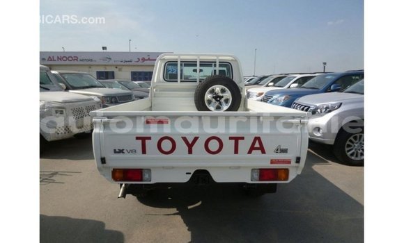 Acheter Import Voiture Toyota Land Cruiser Blanc à Import - Dubai, Adrar Acheter Import Voiture Toyota Land Cruiser Blanc à Import - Dubai, Adrar