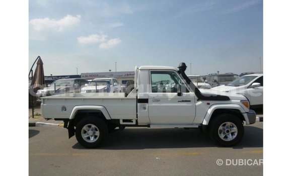 Acheter Import Voiture Toyota Land Cruiser Blanc à Import - Dubai, Adrar Acheter Import Voiture Toyota Land Cruiser Blanc à Import - Dubai, Adrar