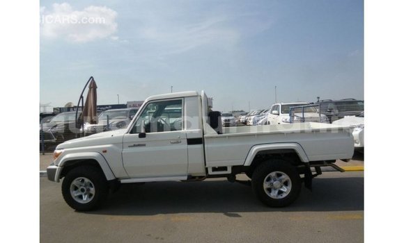 Acheter Import Voiture Toyota Land Cruiser Blanc à Import - Dubai, Adrar Acheter Import Voiture Toyota Land Cruiser Blanc à Import - Dubai, Adrar