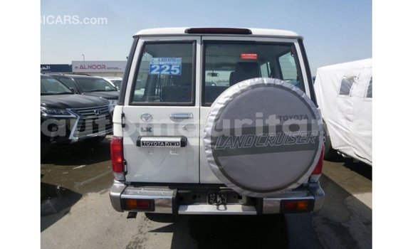 Acheter Import Voiture Toyota Land Cruiser Blanc à Import - Dubai, Adrar Acheter Import Voiture Toyota Land Cruiser Blanc à Import - Dubai, Adrar