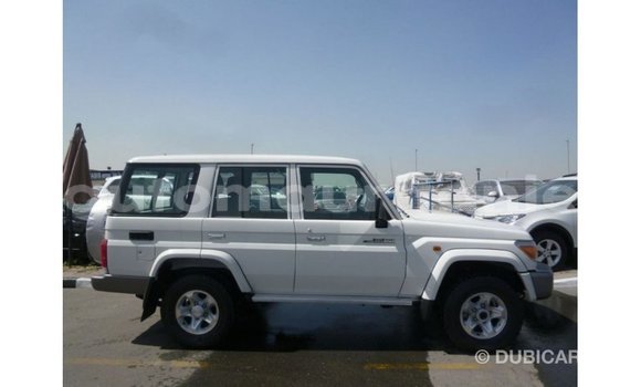 Acheter Import Voiture Toyota Land Cruiser Blanc à Import - Dubai, Adrar Acheter Import Voiture Toyota Land Cruiser Blanc à Import - Dubai, Adrar