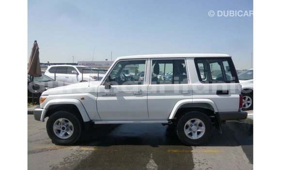 Acheter Import Voiture Toyota Land Cruiser Blanc à Import - Dubai, Adrar Acheter Import Voiture Toyota Land Cruiser Blanc à Import - Dubai, Adrar