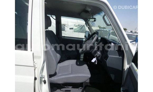 Acheter Import Voiture Toyota Land Cruiser Blanc à Import - Dubai, Adrar Acheter Import Voiture Toyota Land Cruiser Blanc à Import - Dubai, Adrar