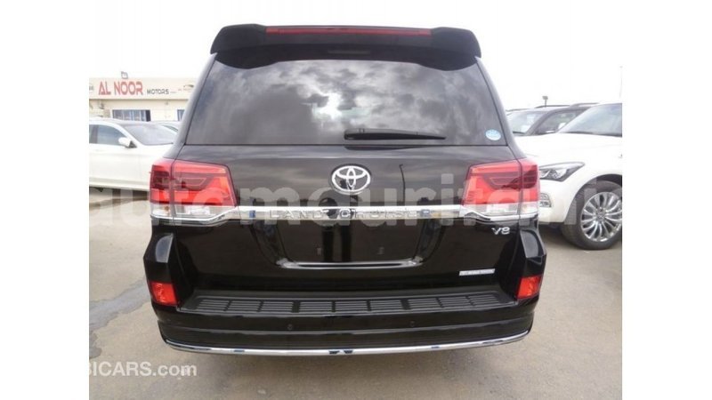 Big with watermark toyota land cruiser adrar import dubai 2785