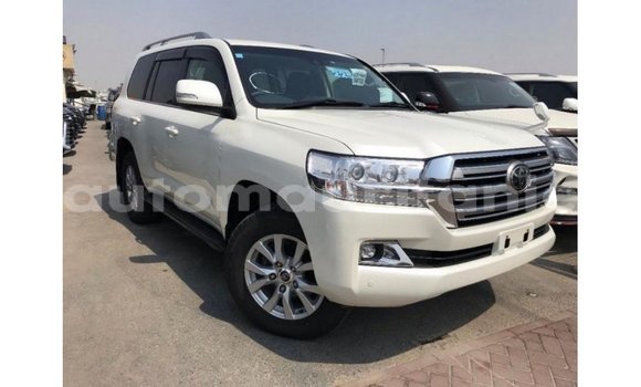 Acheter Import Voiture Toyota Land Cruiser Blanc à Import - Dubai, Adrar Acheter Import Voiture Toyota Land Cruiser Blanc à Import - Dubai, Adrar