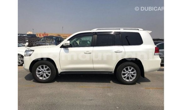 Acheter Import Voiture Toyota Land Cruiser Blanc à Import - Dubai, Adrar Acheter Import Voiture Toyota Land Cruiser Blanc à Import - Dubai, Adrar