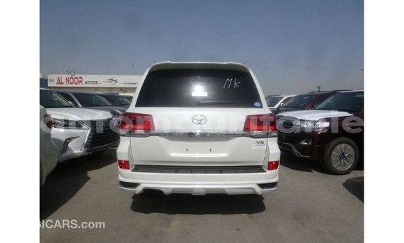 Acheter Import Voiture Toyota Land Cruiser Blanc à Import - Dubai, Adrar Acheter Import Voiture Toyota Land Cruiser Blanc à Import - Dubai, Adrar